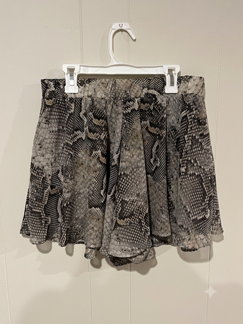 Show Me Your Mumu Silky Snakeskin Swing Shorts | Size Large